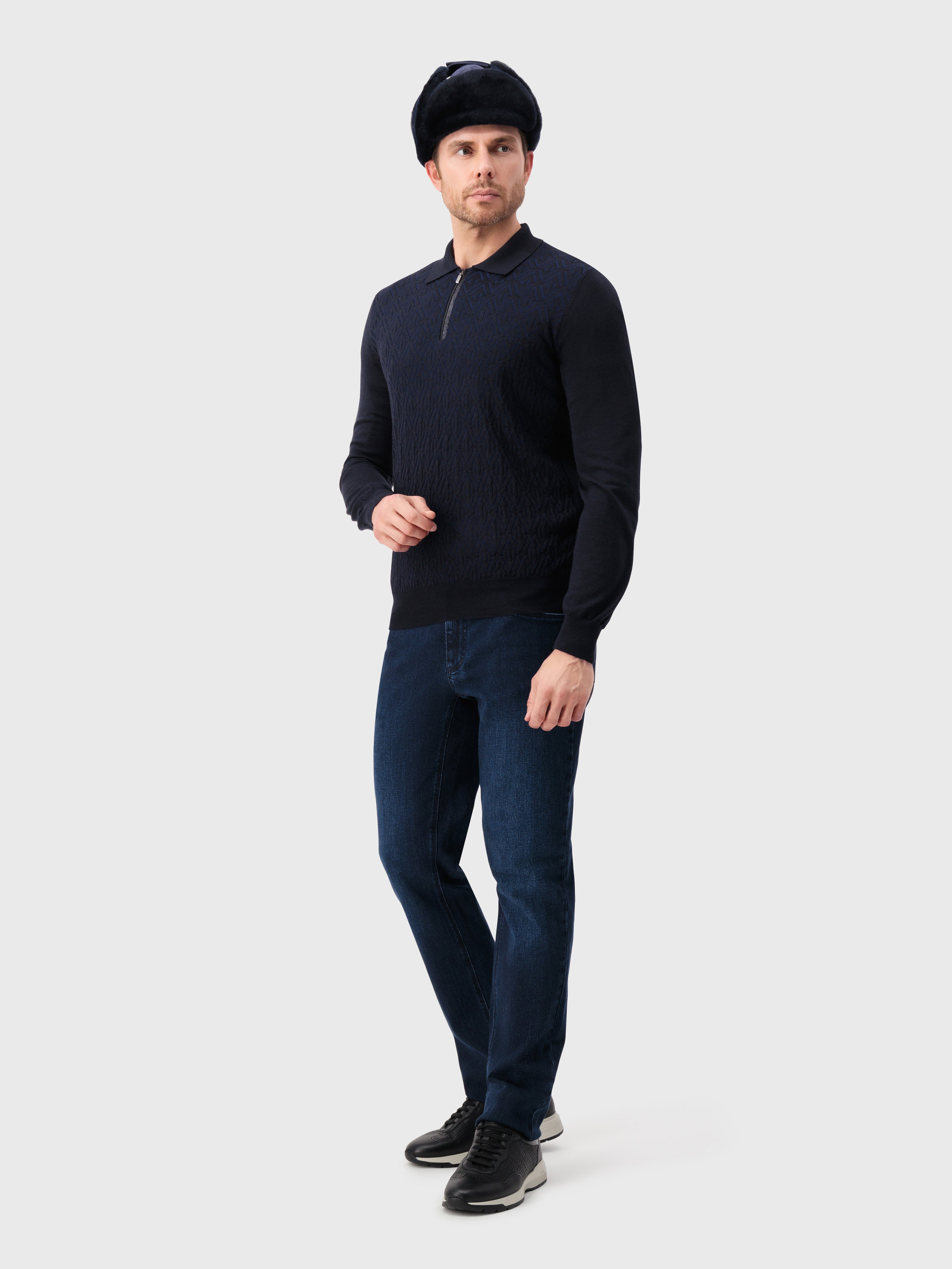 قميص بولو بنقشة هندسية من الصوف والحرير والكشمير باللون الكحلي الداكن