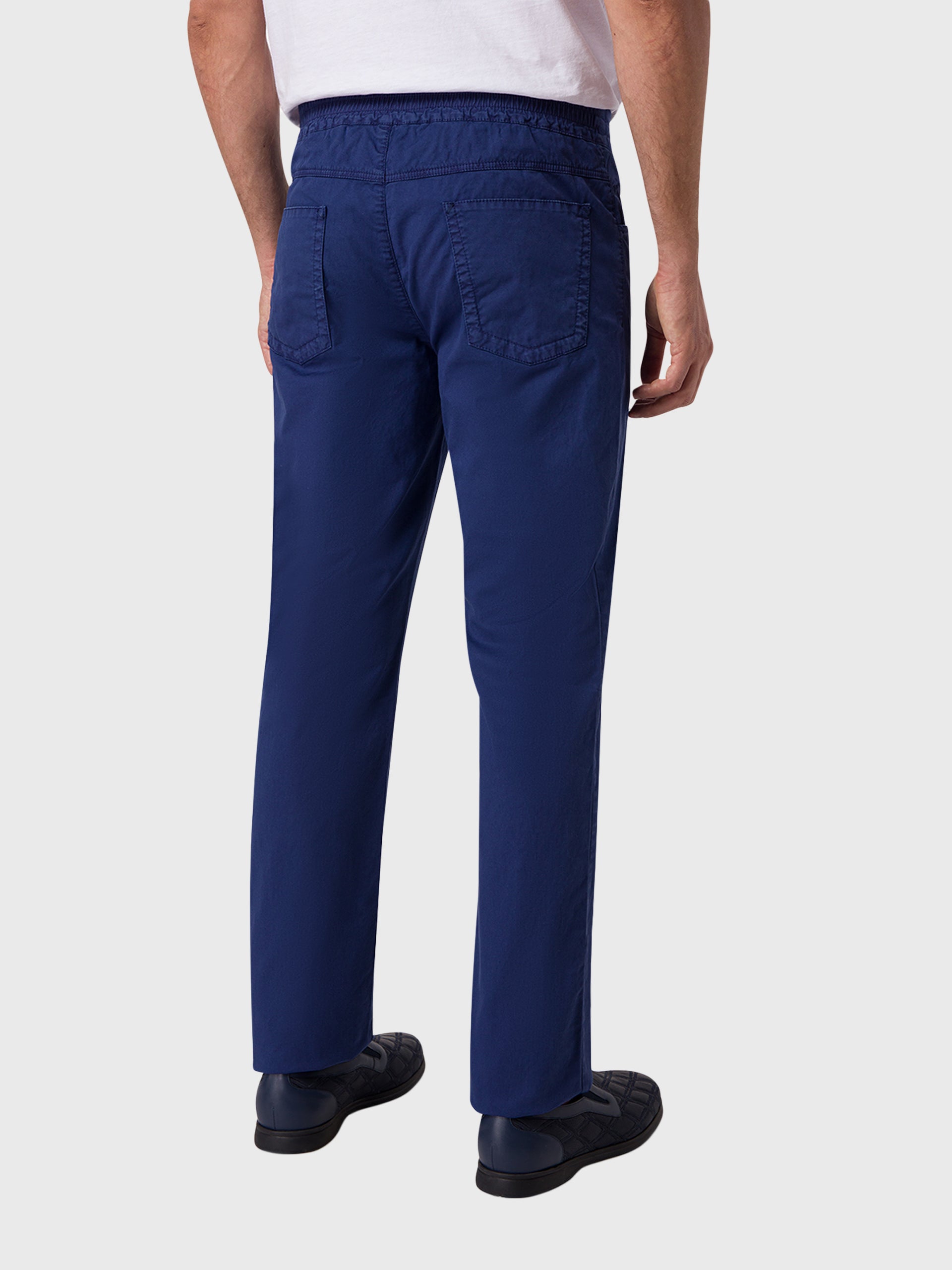 بنطلون جينز بقصة ضيقة مرنة