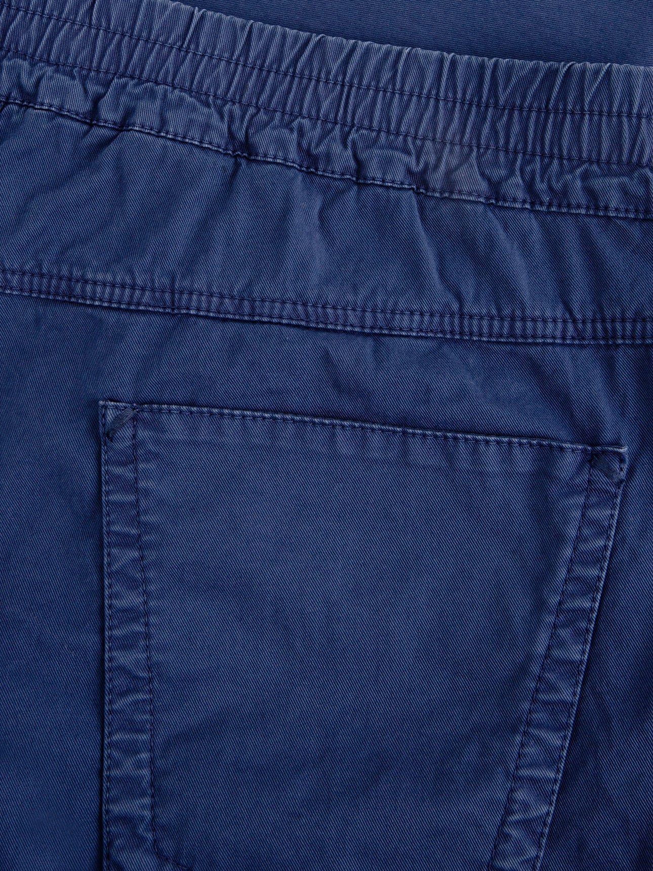 بنطلون جينز بقصة ضيقة مرنة