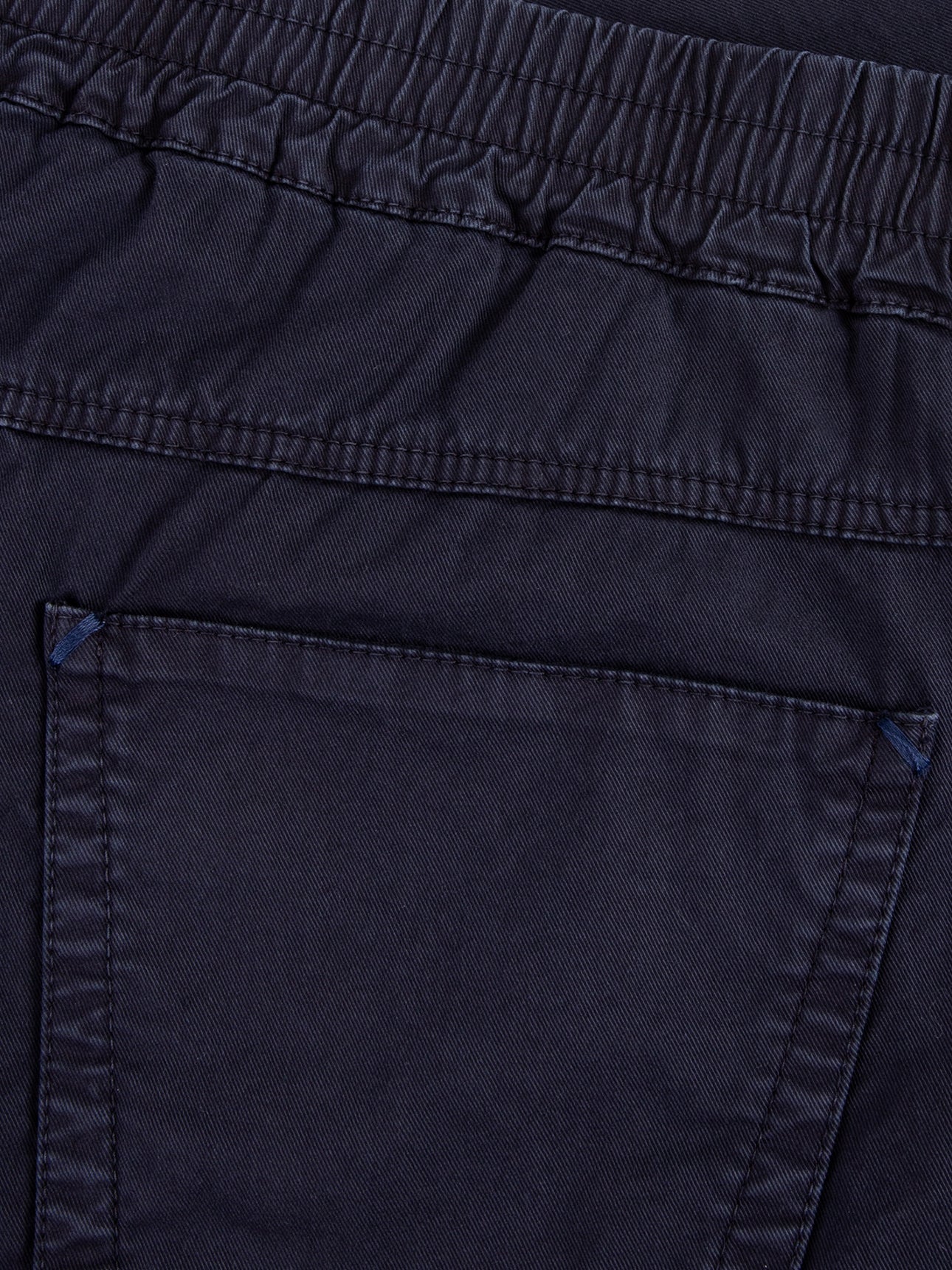 بنطلون جينز بقصة ضيقة مرنة