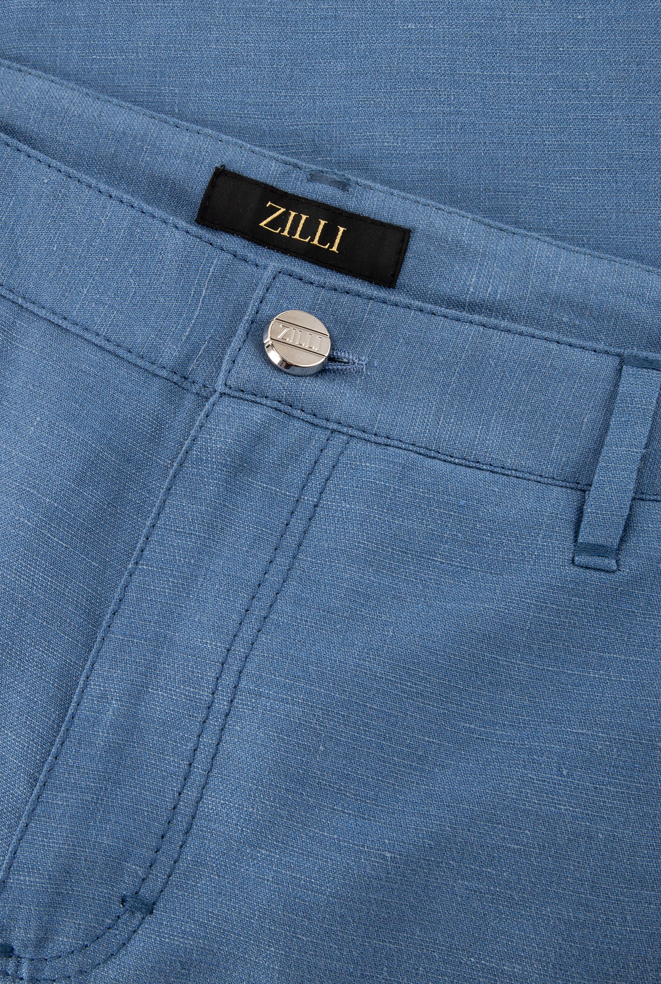 شورت قصير من الكتان والحرير بقصة ضيقة