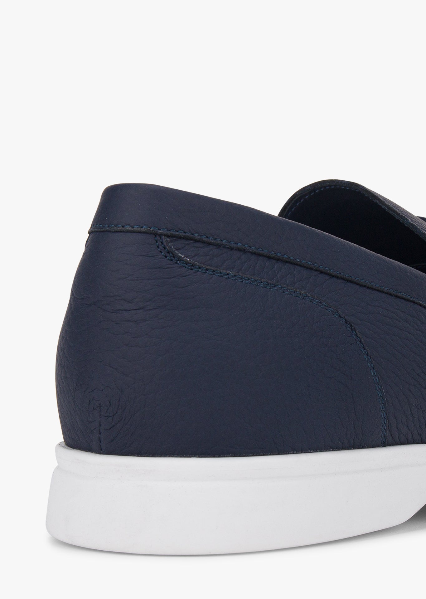 خف أدلر موكاسين