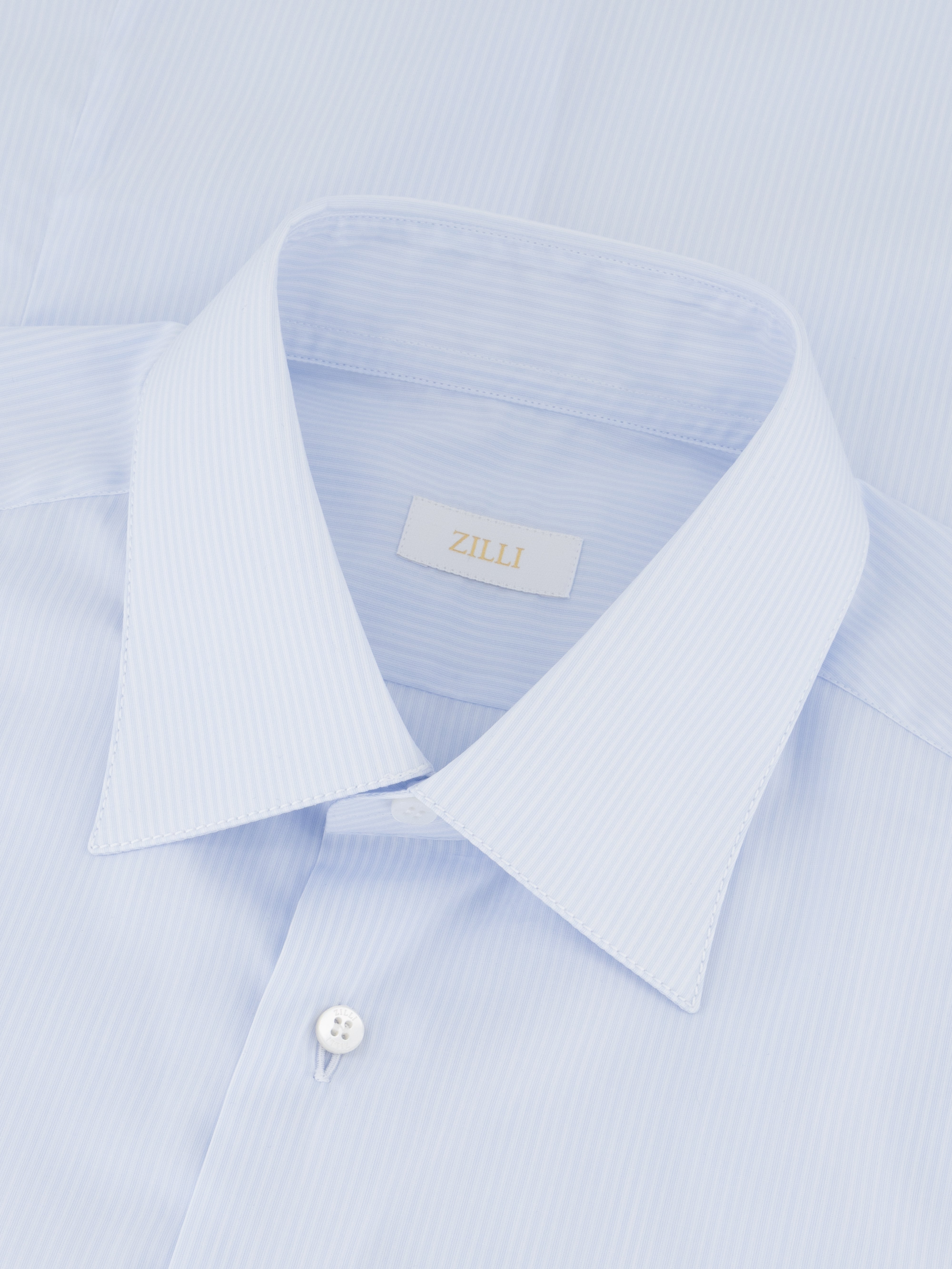 قميص بنقشة مخططة دقيقة أزرق فاتح