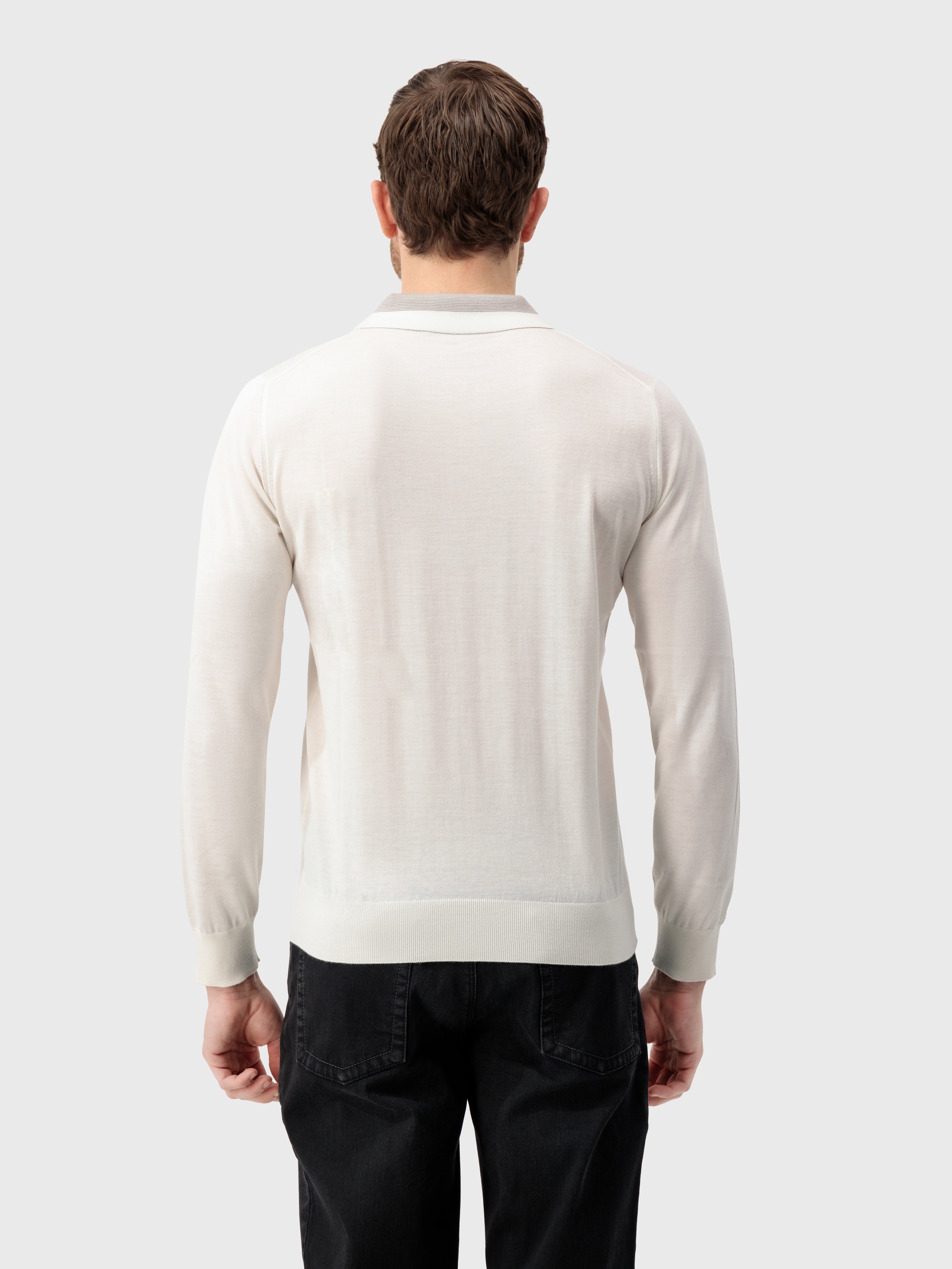 قميص بولو بسحاب أبيض