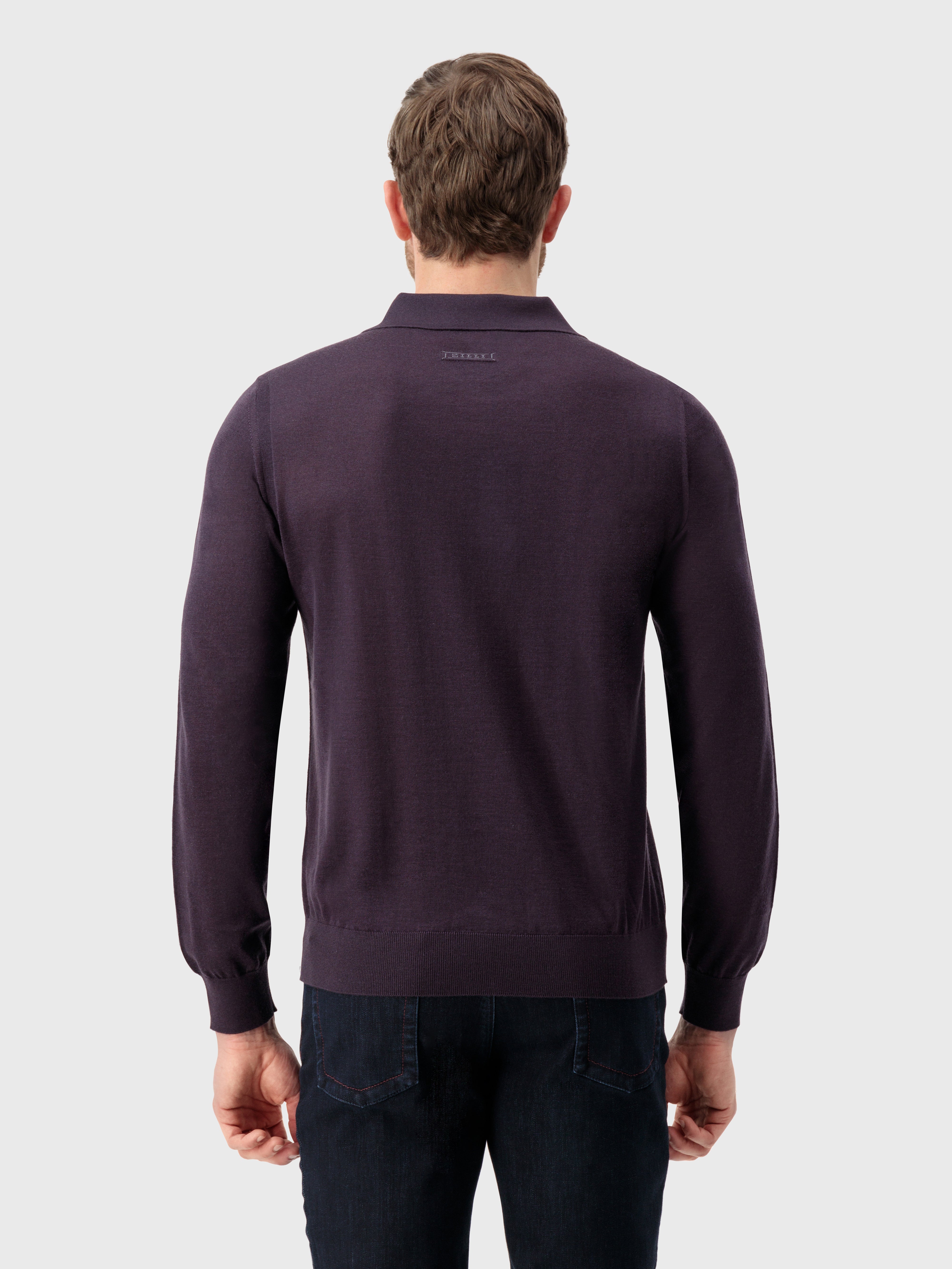 كنزة صوفية محبوكة باللون الباذنجاني