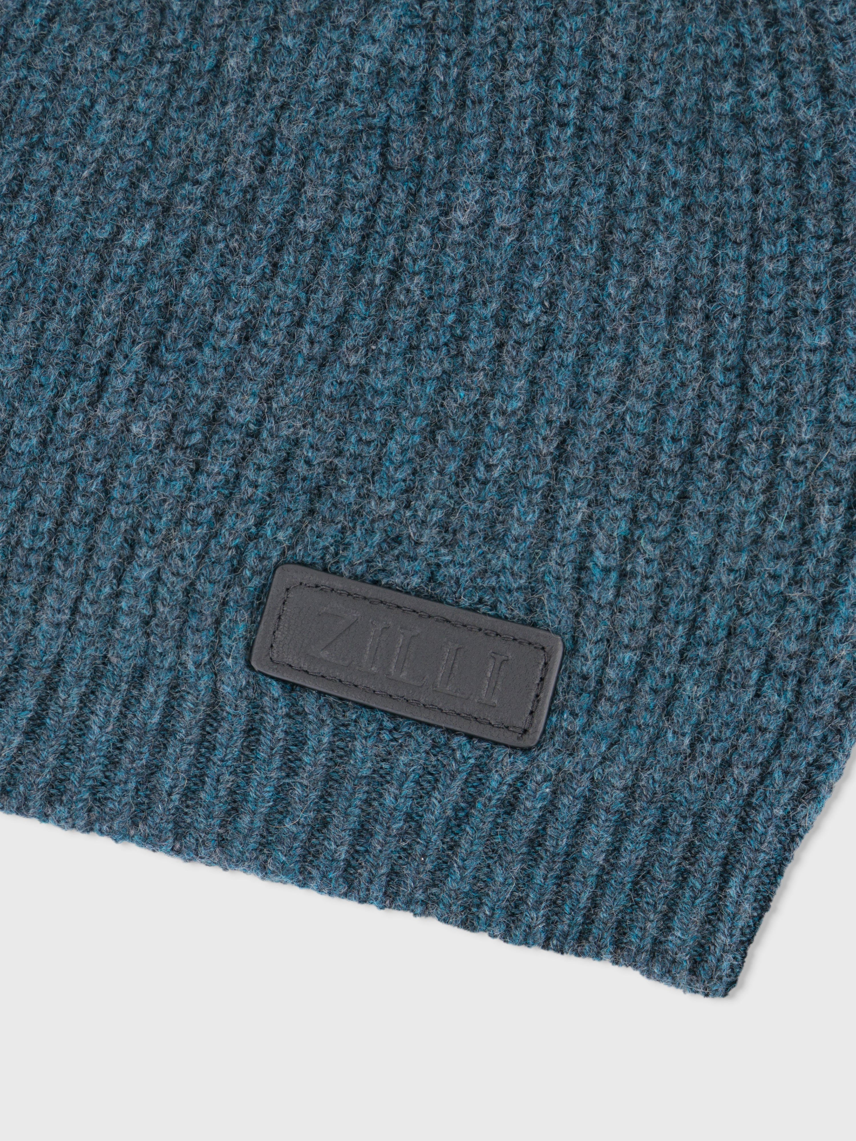 قبعة صغيرة من الصوف والكشمير باللون الأخضر الداكن