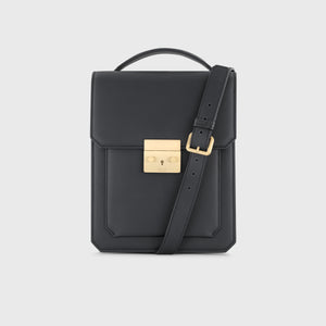 حقيبة من جلد العجل مع إغلاق زيلي بلمسة ذهبية اللون الأسود