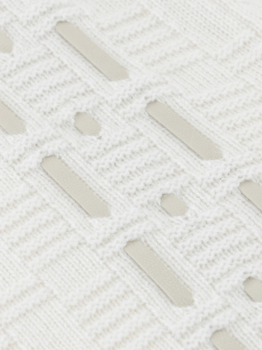 بلوفر من صوف الحملان 100٪ مع تفاصيل من الجلد - بلون أصفر فاتح