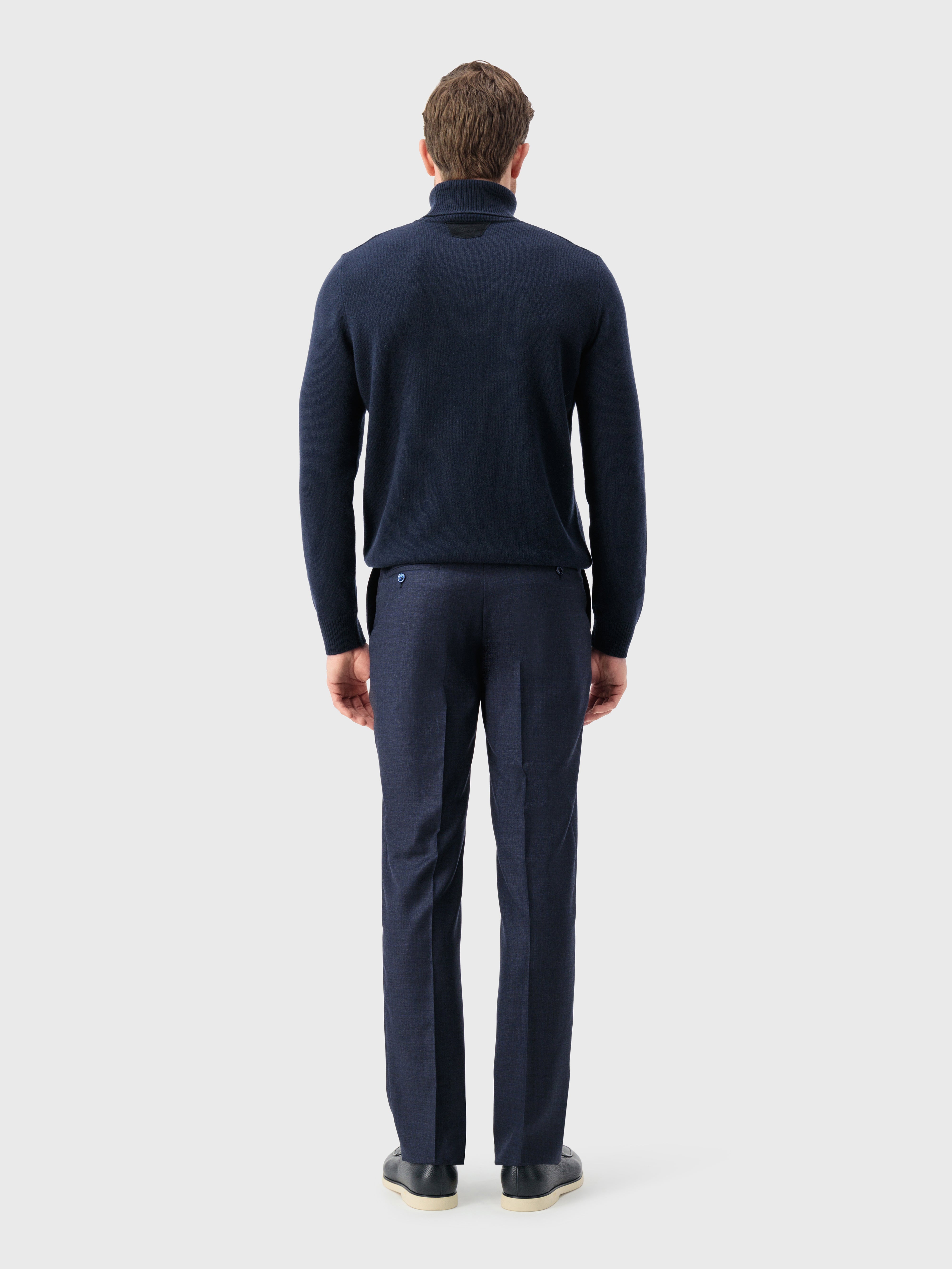 كنزة صوفية بياقة من الكشمير بياقة مدورة بنقشة كبلات محبوكة باللون الكحلي الداكن