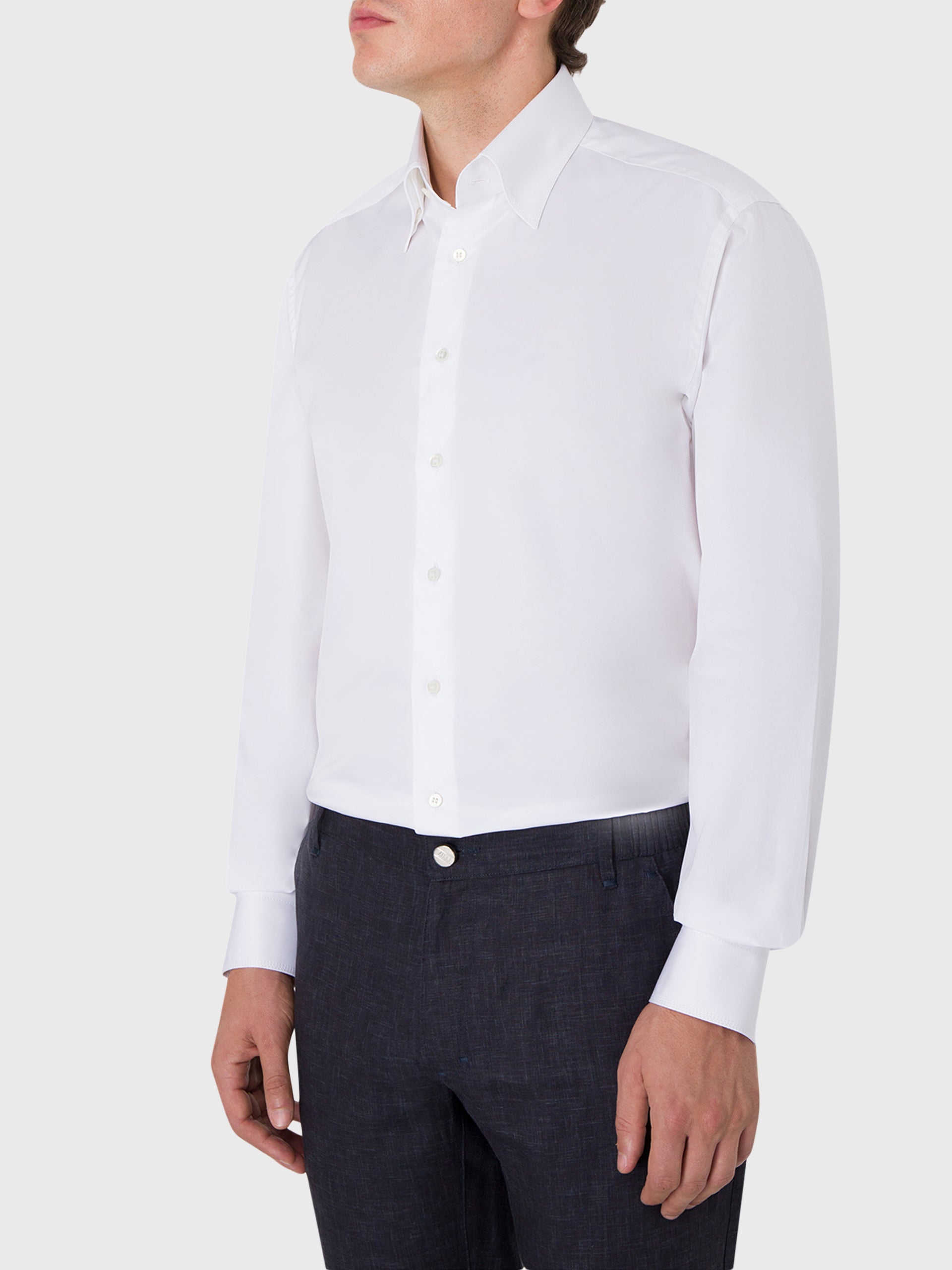 قميص بأكمام طويلة