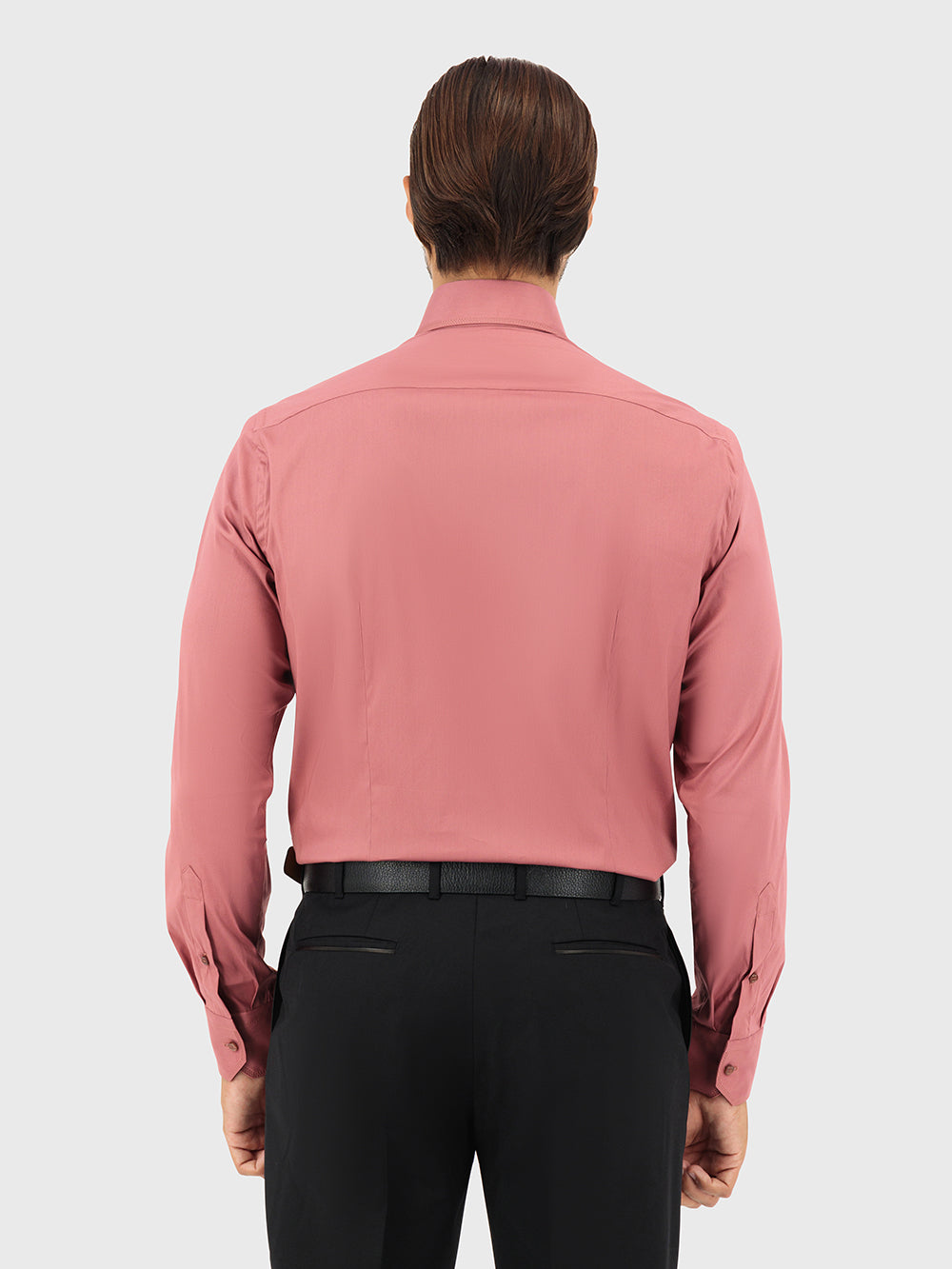 قميص بأكمام طويلة