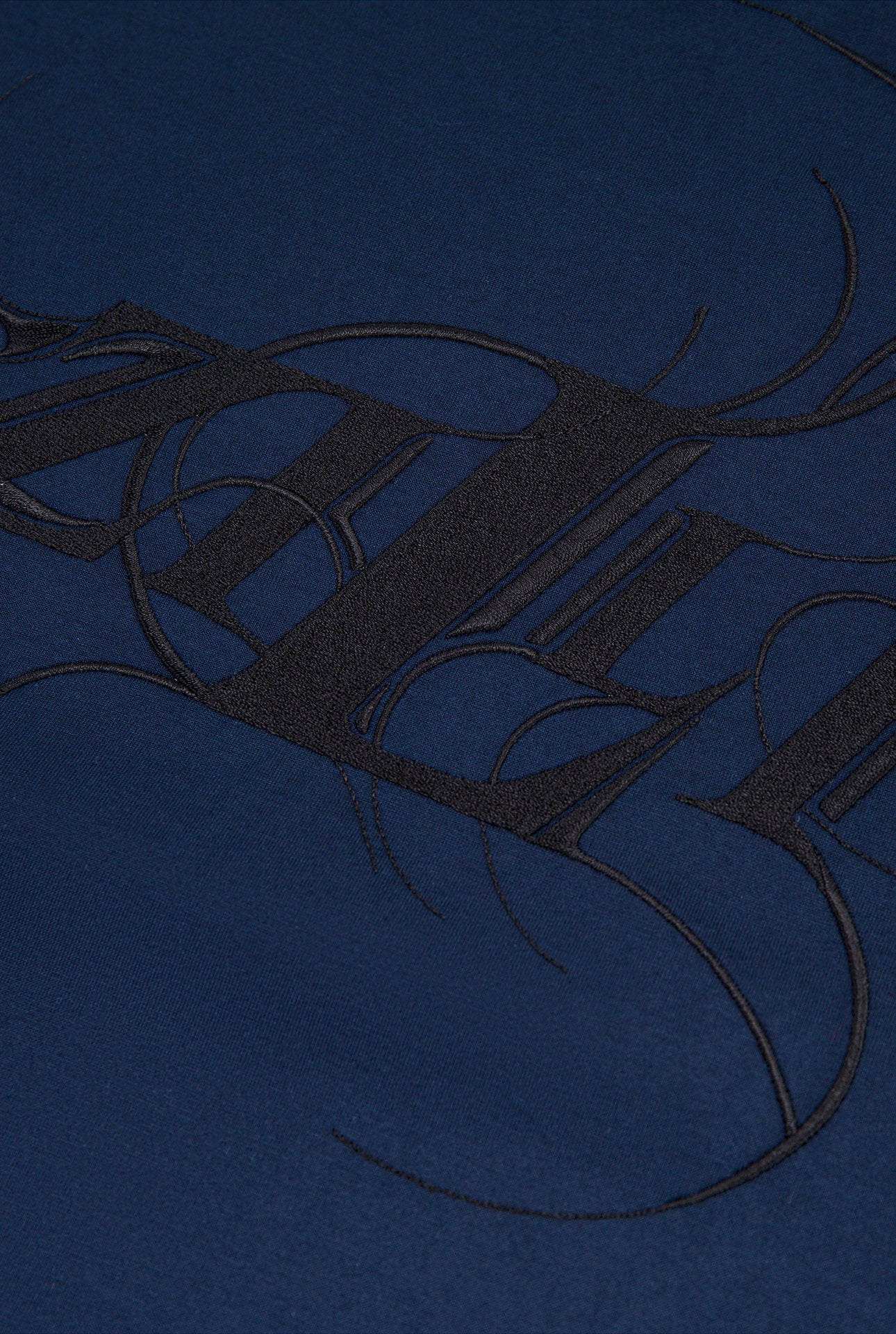 تي شيرت بحروف زيللي منمقة