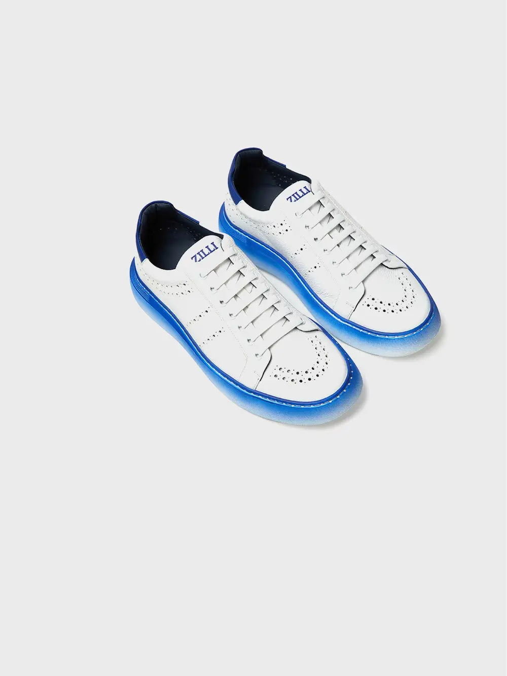 حذاء رياضي إيطالي من زيلي من الجلد الأبيض المثقب مع برشام بلمسة نهائية من البلاديوم