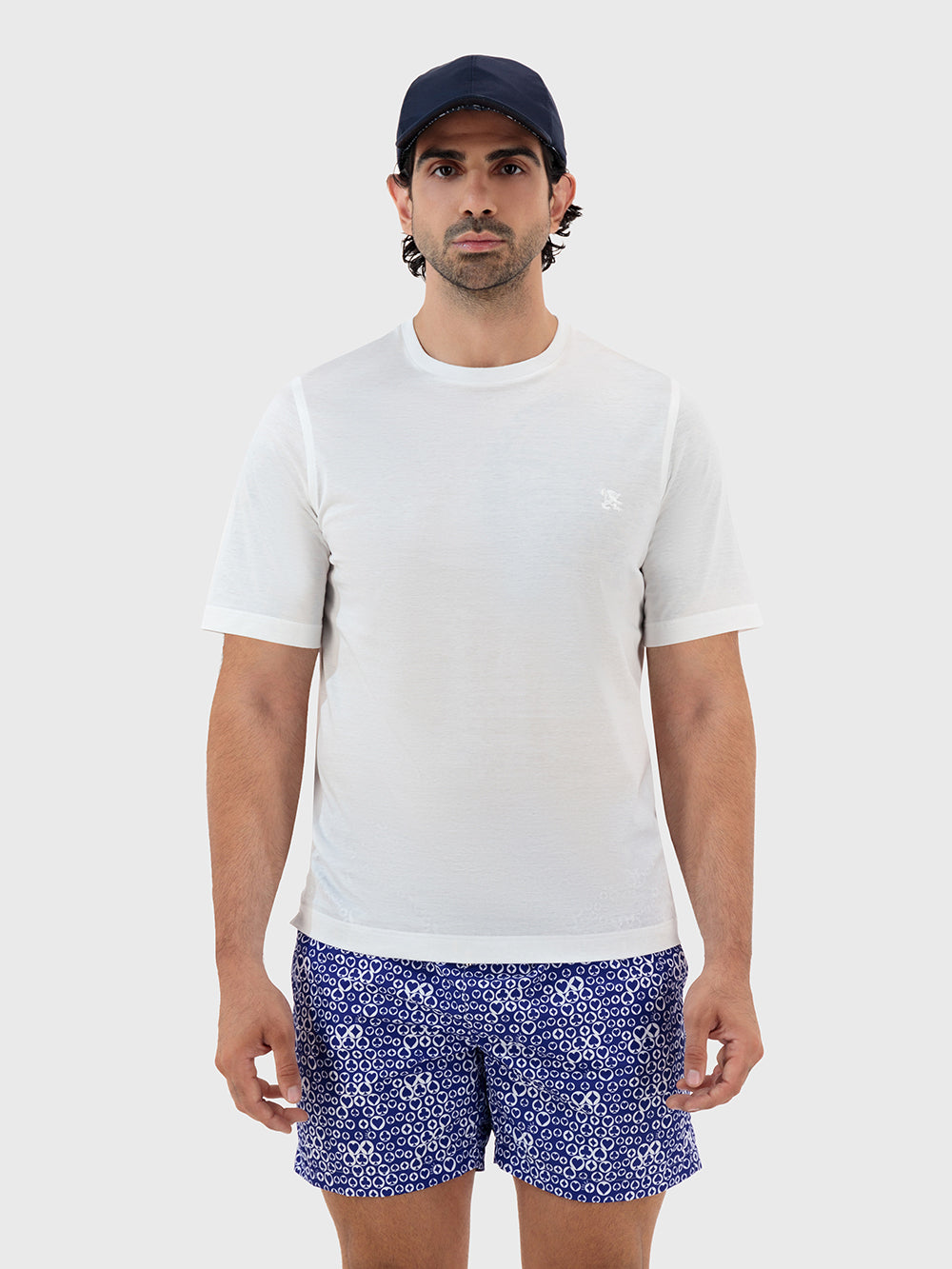 تي شيرت قطن بلمسة نهائية ساتانية من مايكرو جريفون أوف وايت