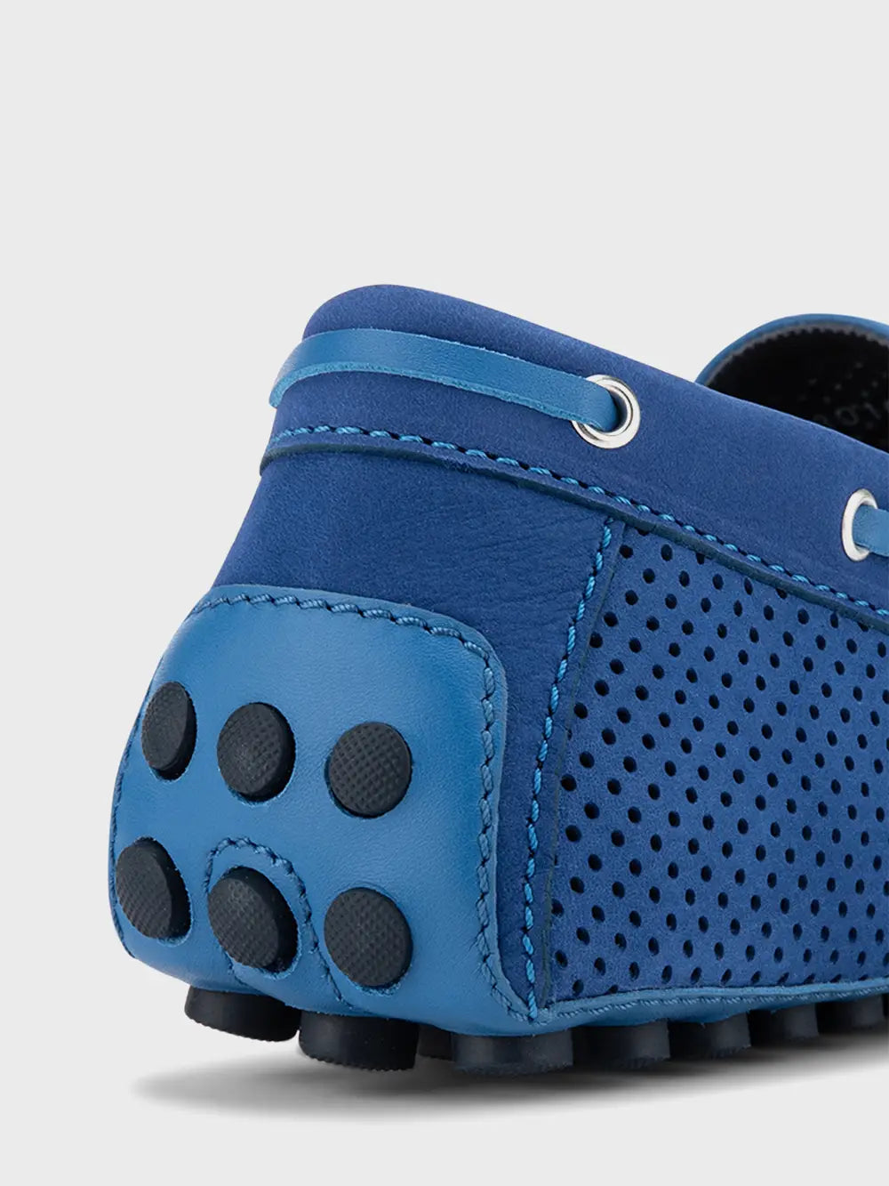 Замшевые лоферы с перфорацией