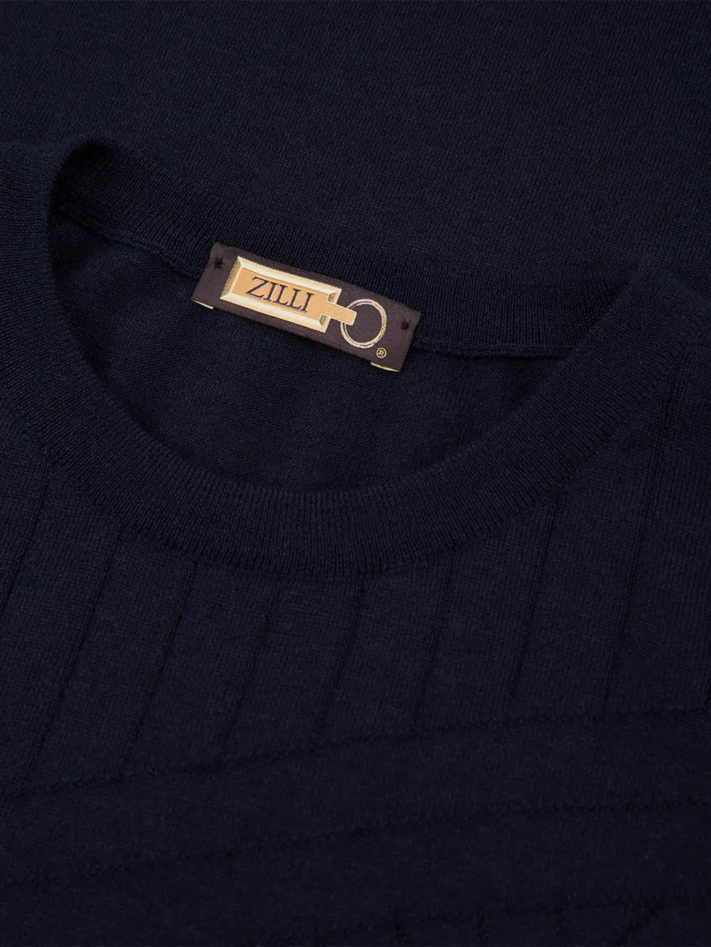 Свитер с круглым вырезом