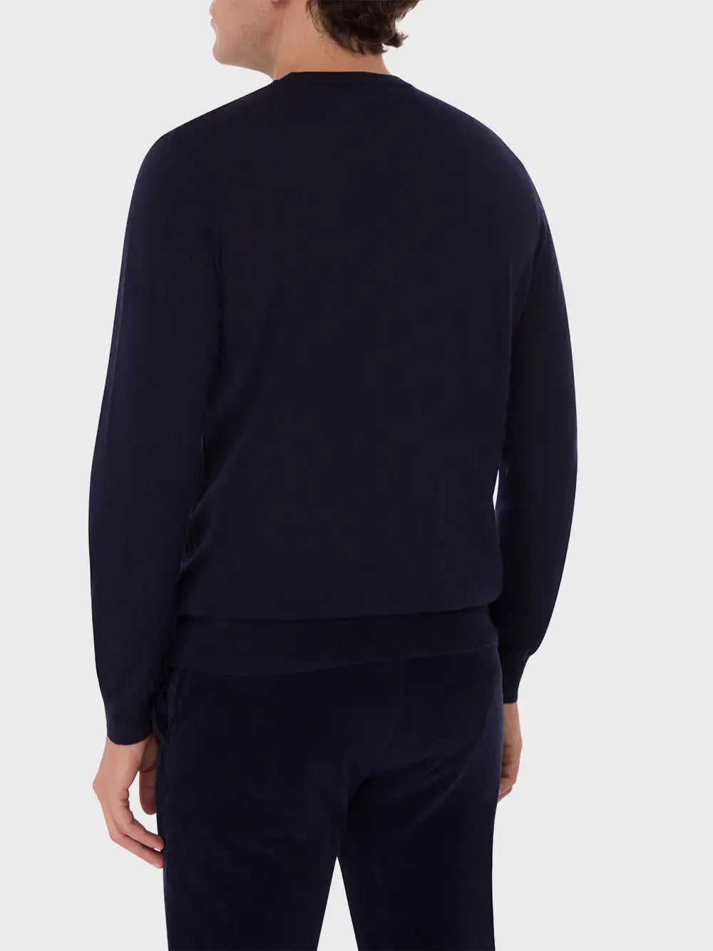 Свитер с круглым вырезом