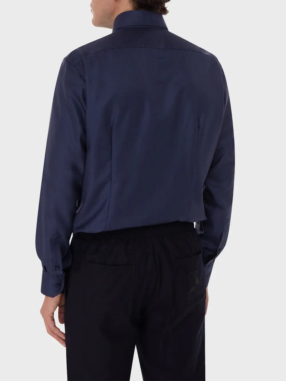 Классическая рубашка с длинными рукавами