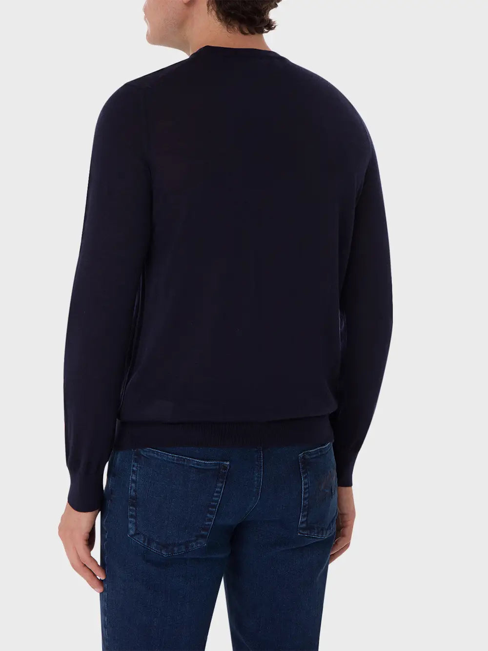 Свитер с круглым вырезом