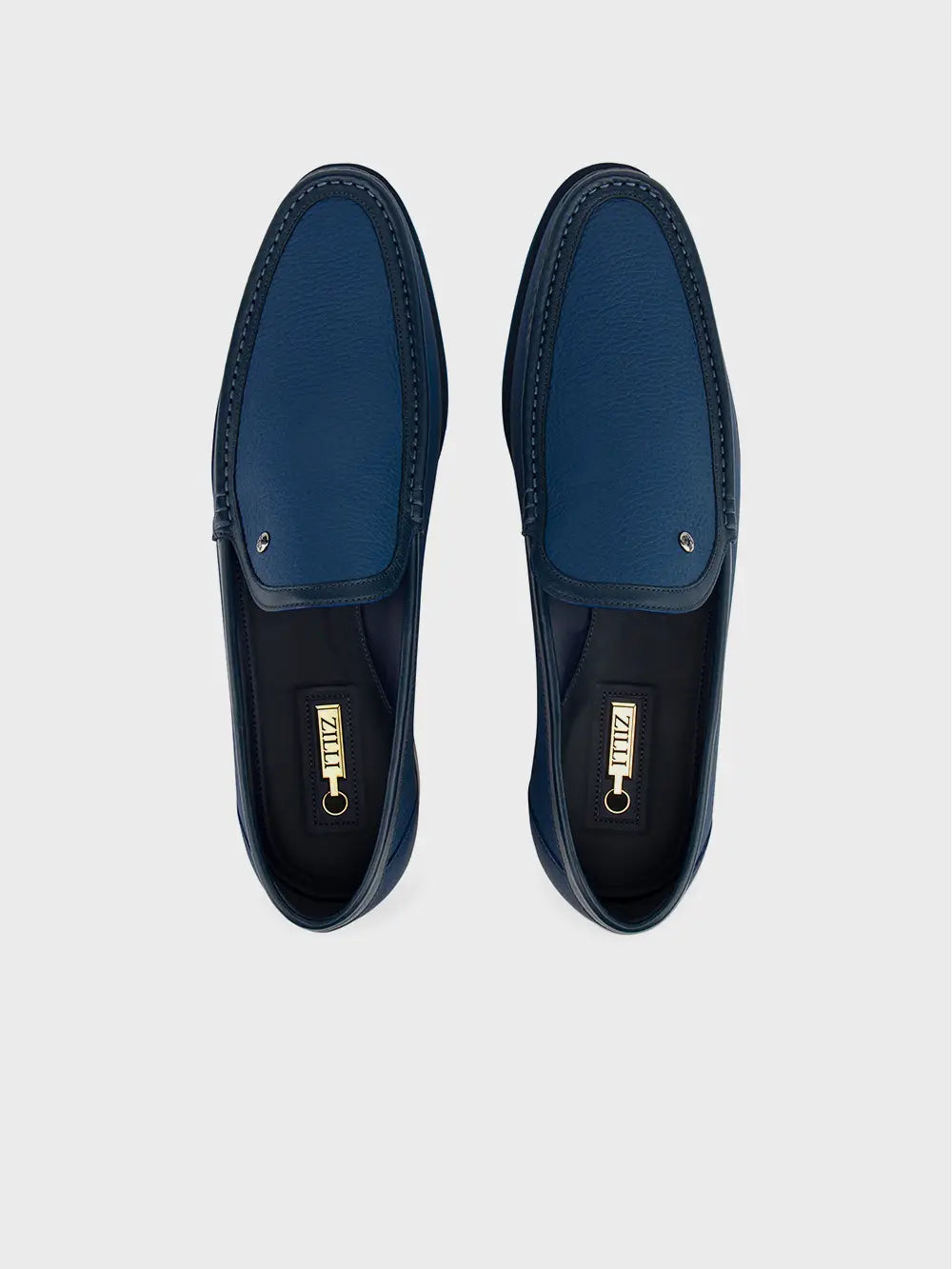 Шлепанцы из оленьей кожи с латунными заклепками с палладиевой отделкой