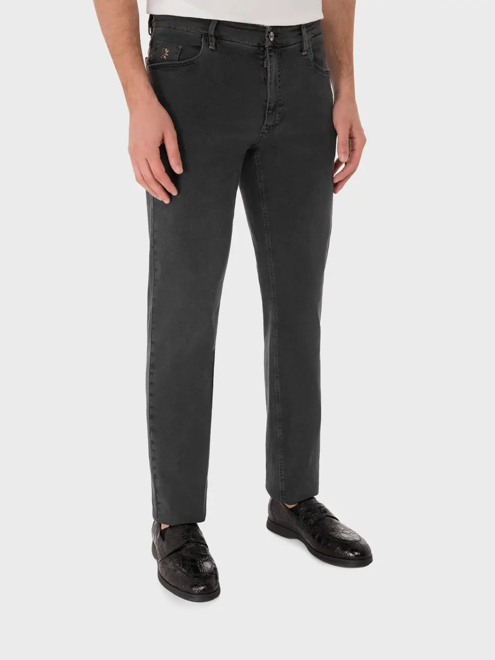 Джинсы с вышивкой в виде львиного круга