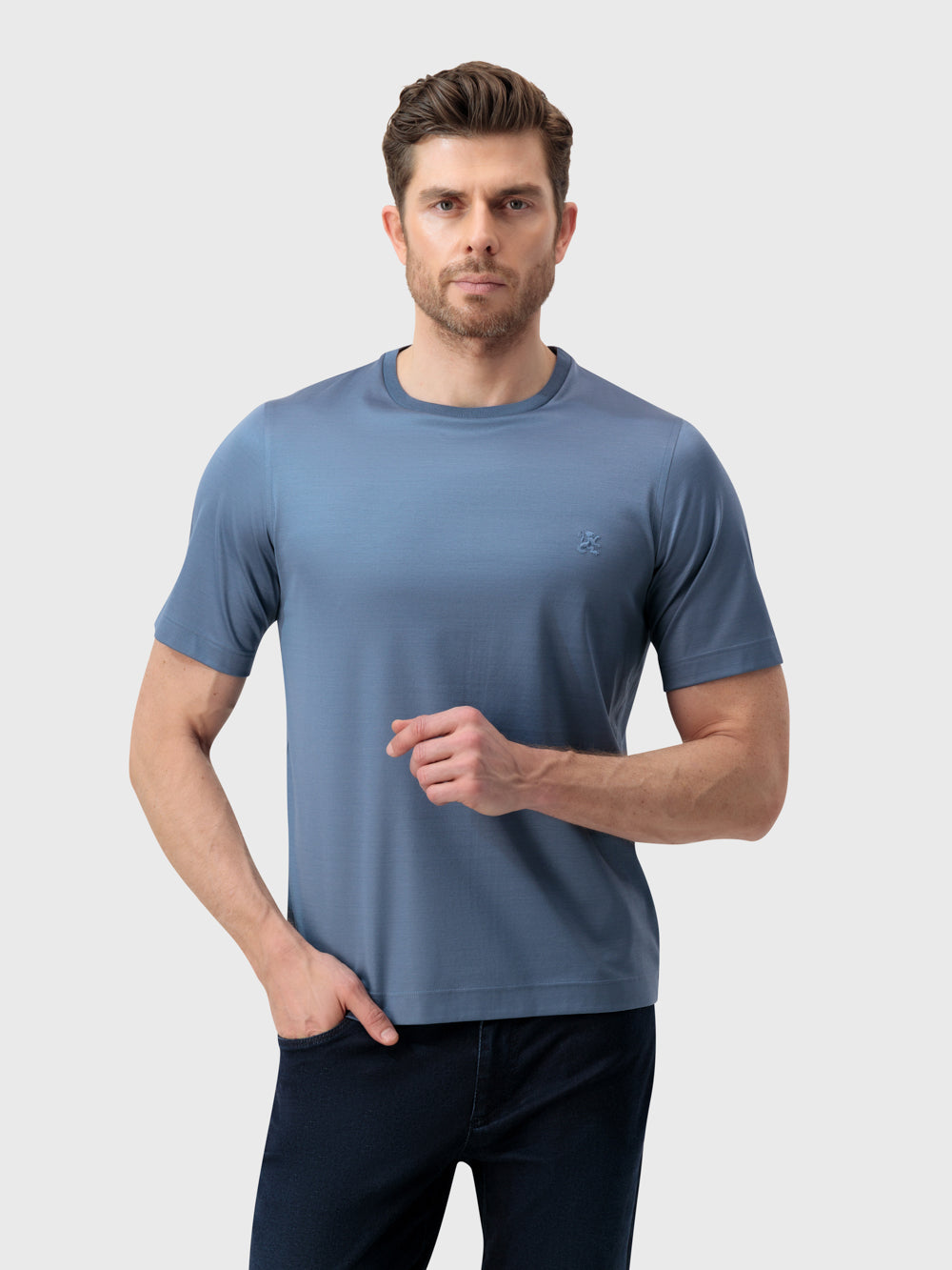 Футболка с вышивкой льва на груди - Синий дым