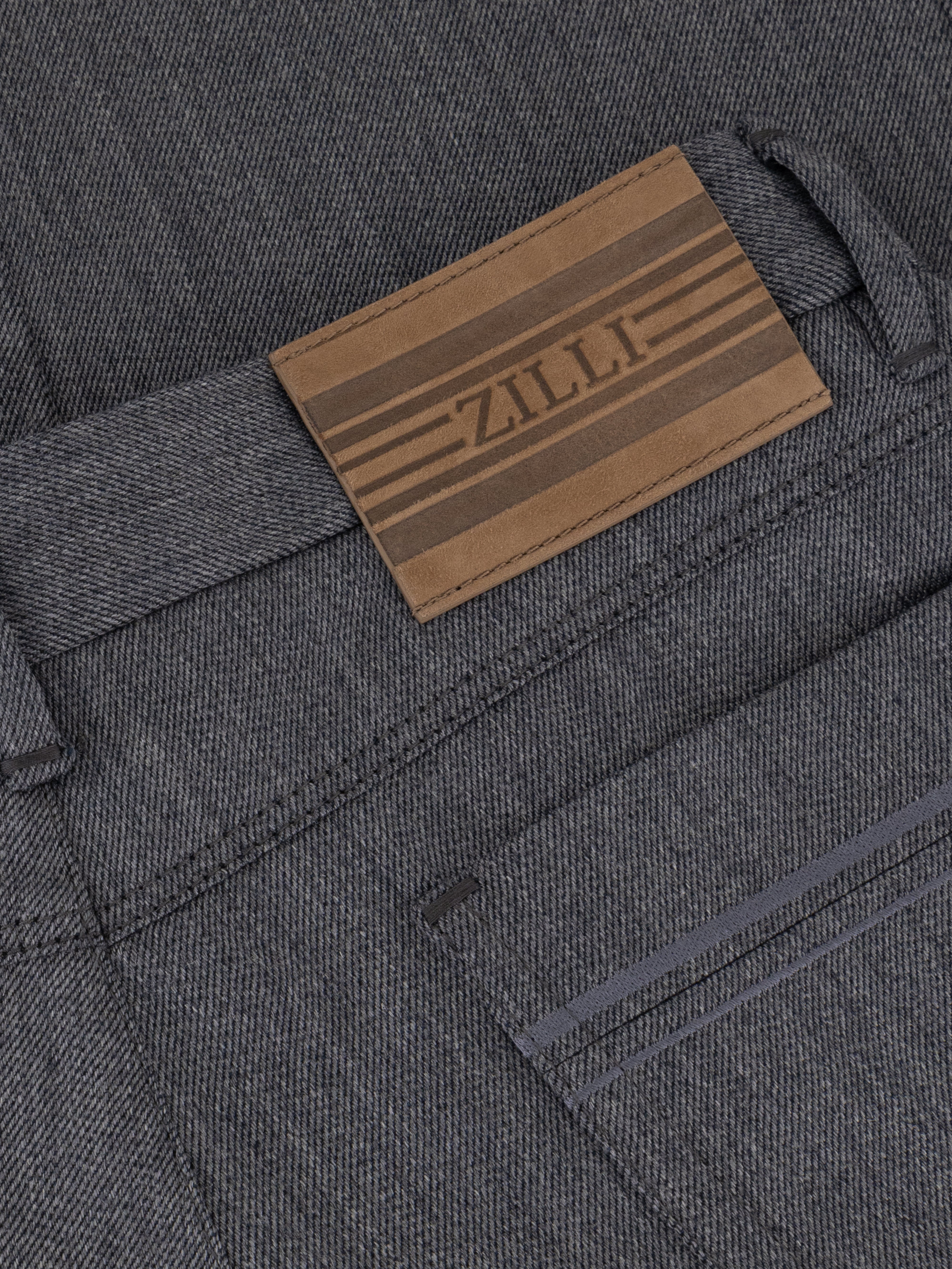 Графитовые брюки с замшевой нашивкой на теленке