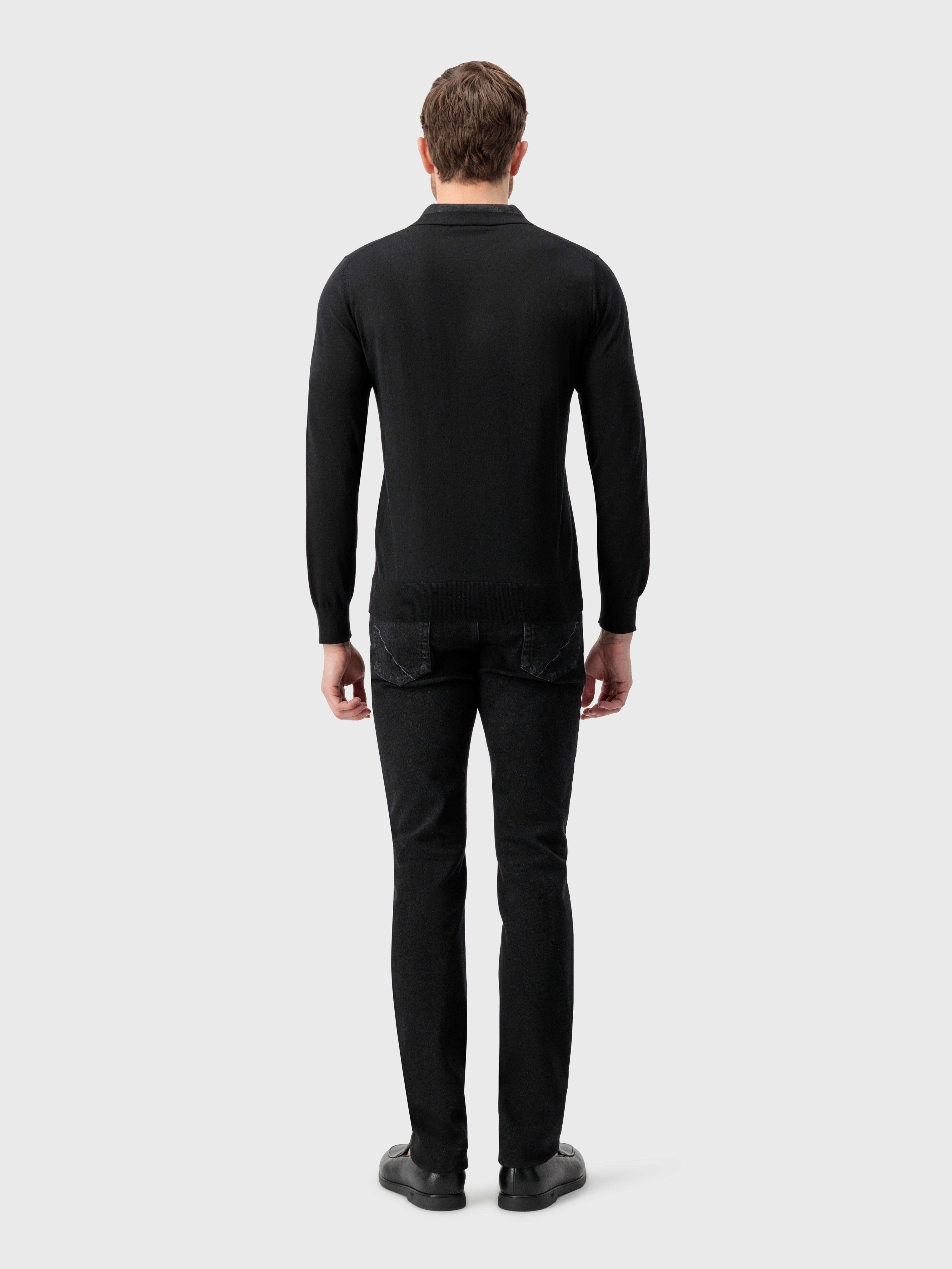 Трикотажный свитер черный