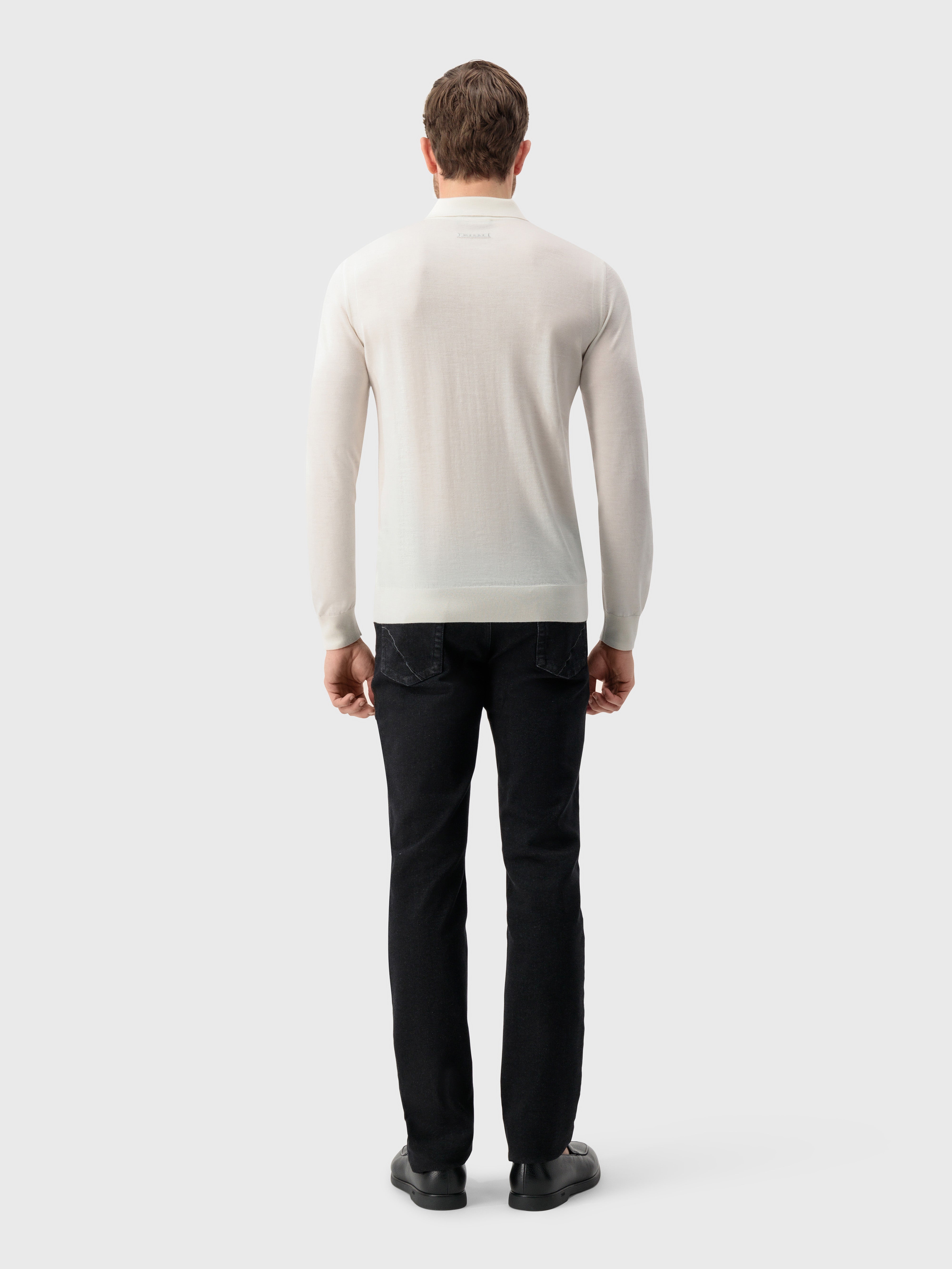 Трикотажный свитер белый