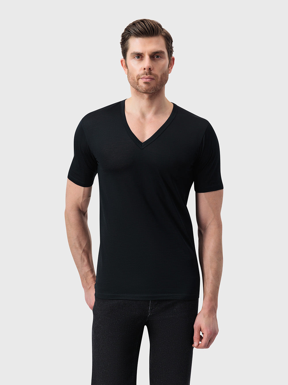 Однотонная футболка с V-образным вырезом - Черный